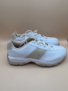 Nike Women’s Size 9.5 White and Beige Spiked Golf Shoes With Subtle Red Accent